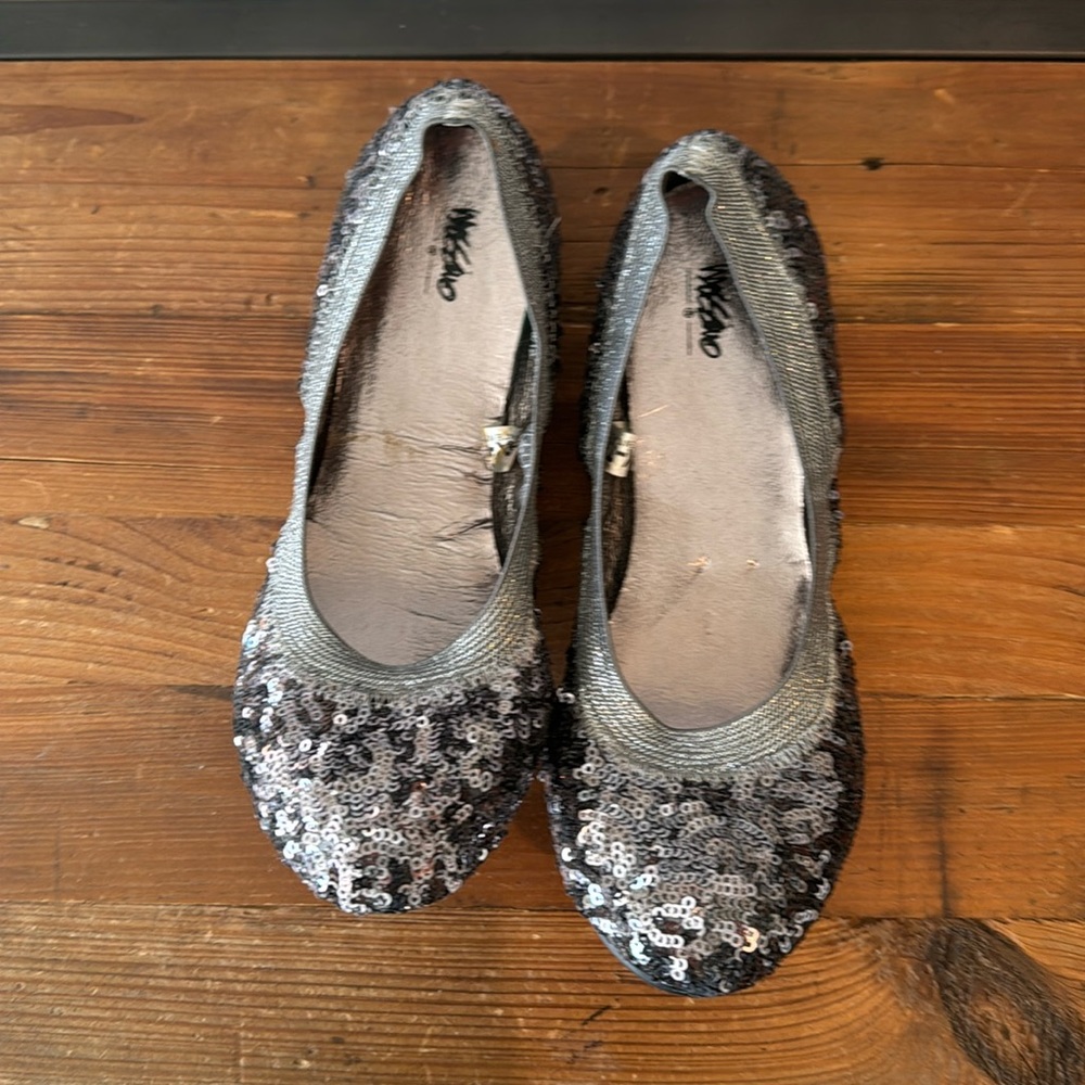 Mossimo elastic flats Sz 5.5 silver sequins